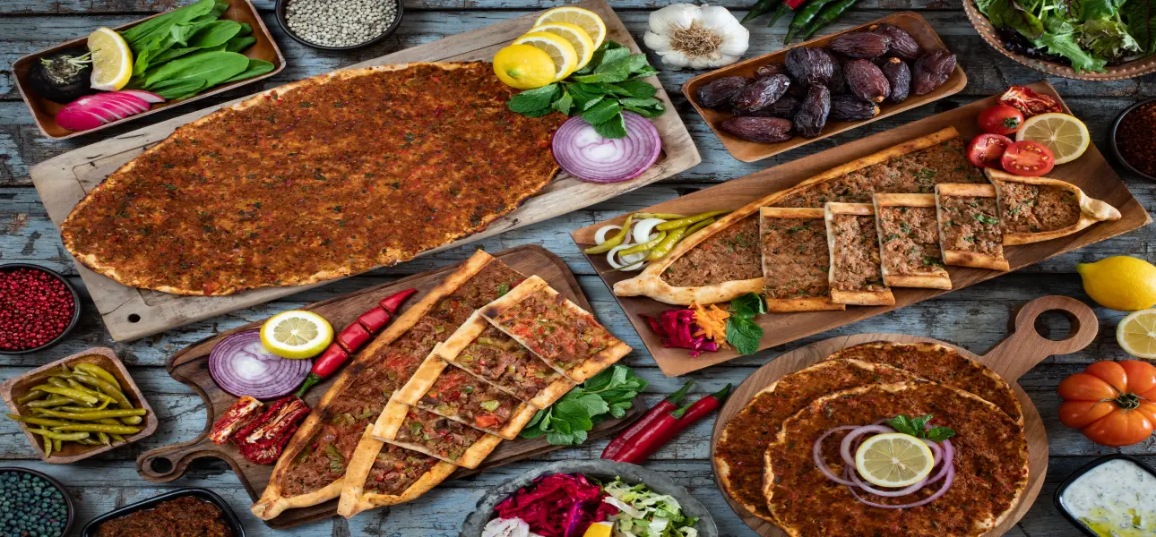 Lahmacun und Pide: Das köstliche Duo der türkischen Küche