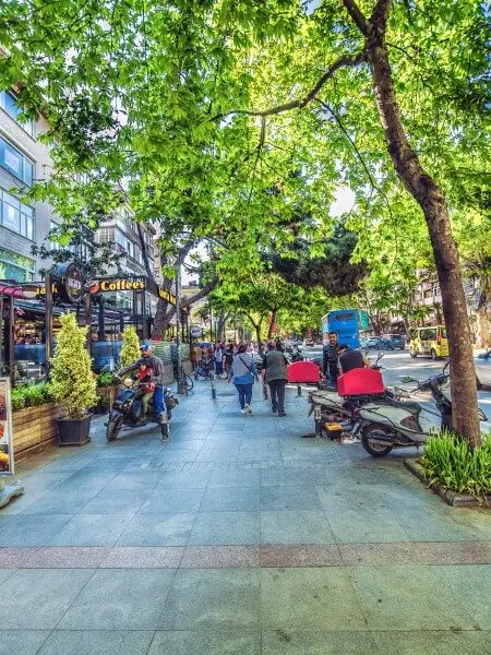 Asian Side Shopping and Foodies Tour