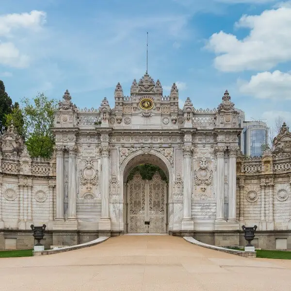 istanbul-tours/istanbul-city-tours/dolmabahce-palace-and-basilica-cistern-tour